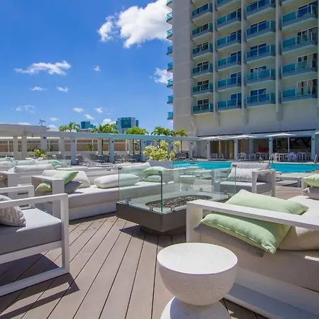 Oceanview Studio Across From Ala Moana Beach 2023-2