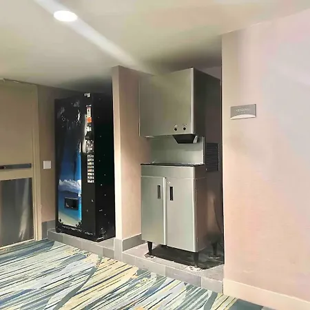 Beach Condo With Balcony And Ocean Views Dl-3